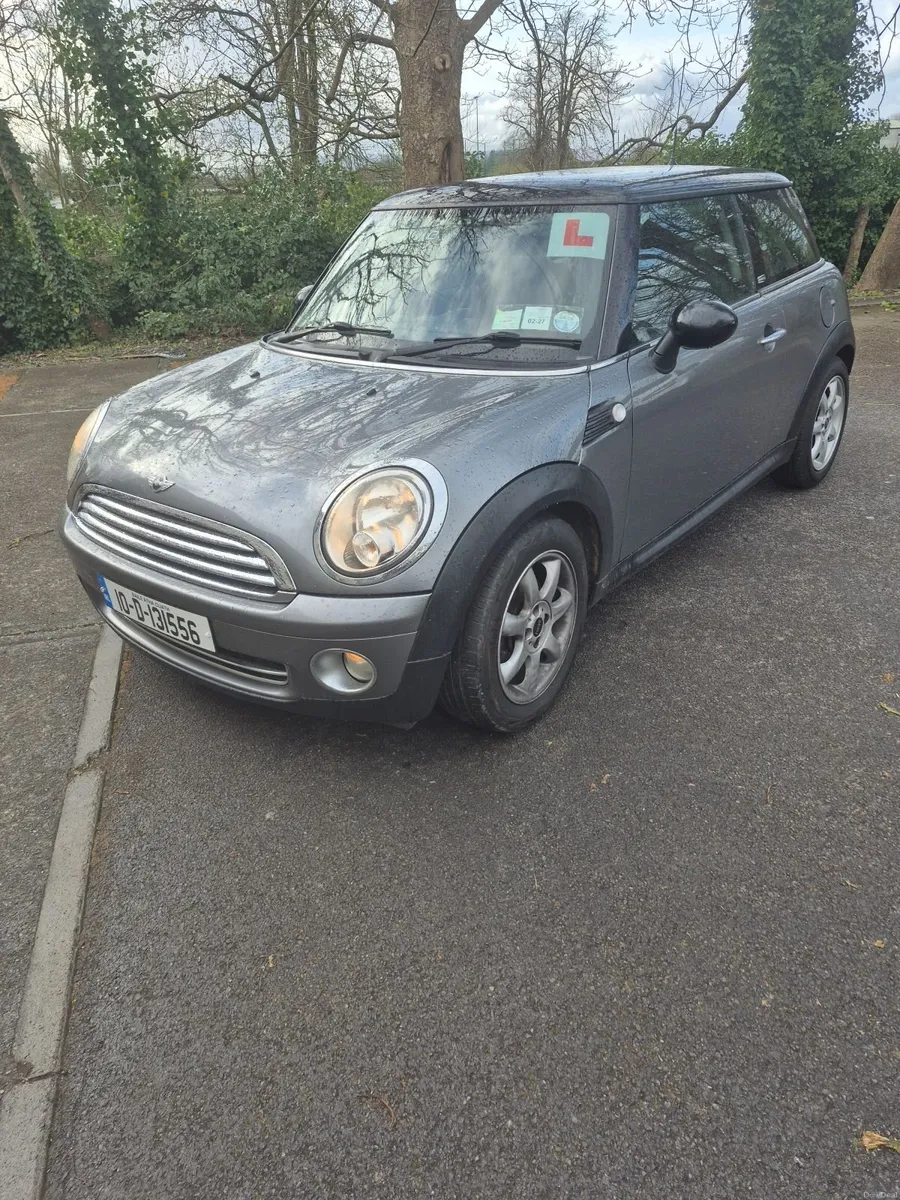 Mini Cooper 2010 - Image 1