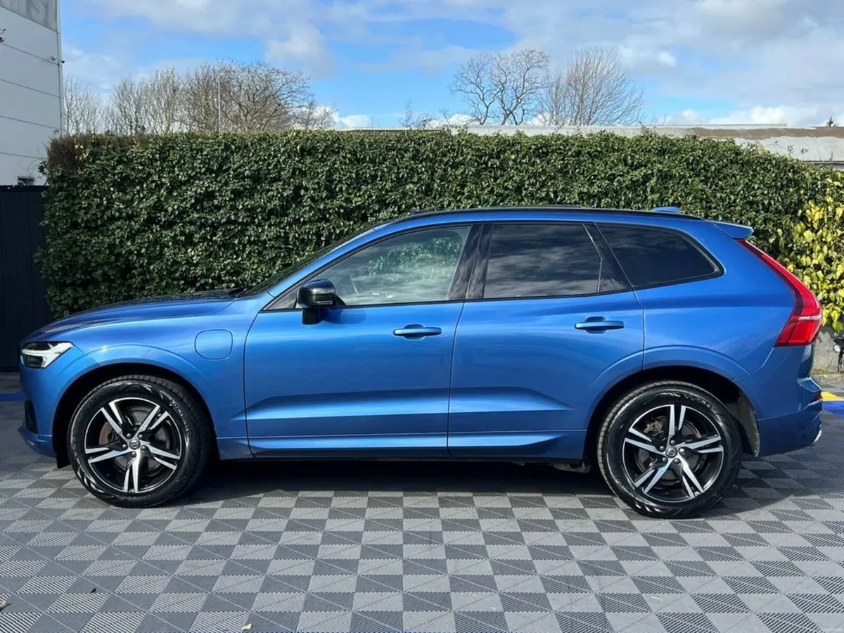 Volvo XC60 R-DESIGN T6 AWD 2.0 HYBRID // OPENING P - Image 4