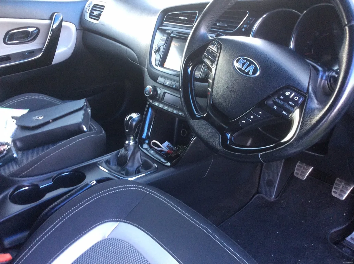 142 Kia ProCeed 1.6 EX 3DR - Image 3