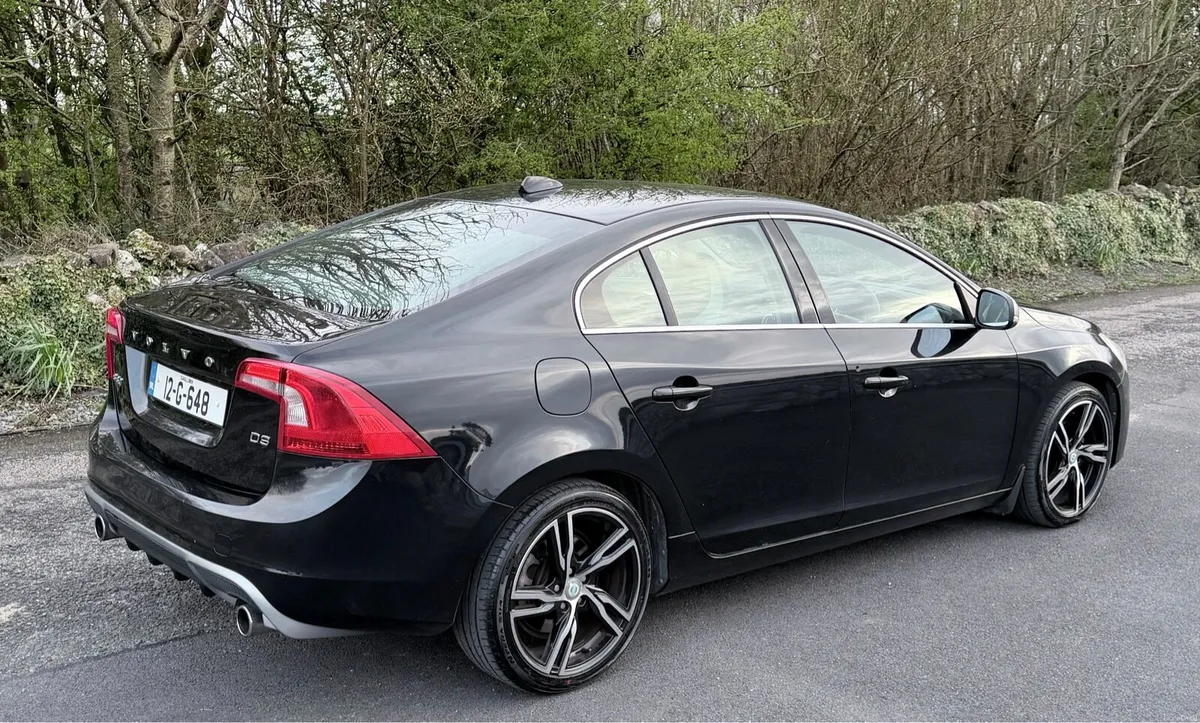 VOLVO S60 D3 R-Design - Image 3
