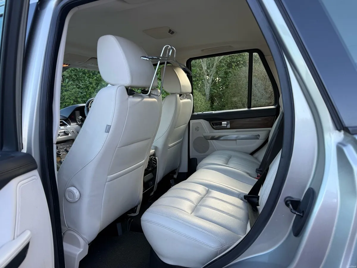 Range Rover Sport HSE **Full LR Service History** - Image 4