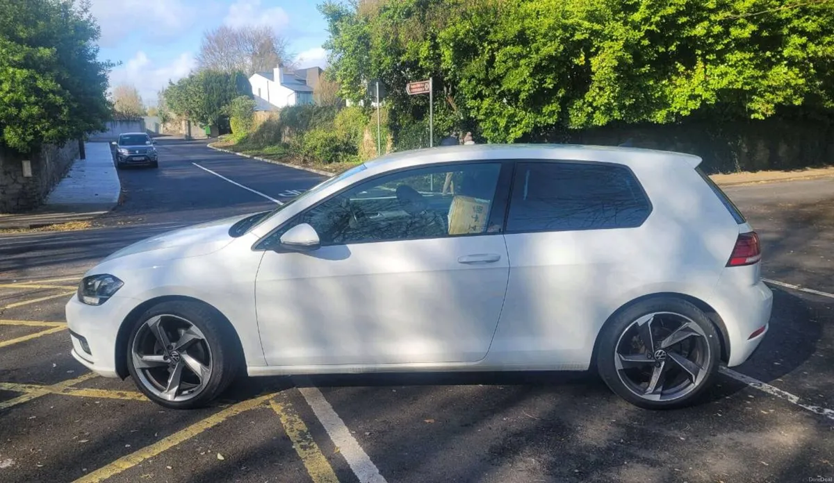 Volkswagen Golf 1.6 TDI 115 HP Trendline (3 Doors) - Image 4
