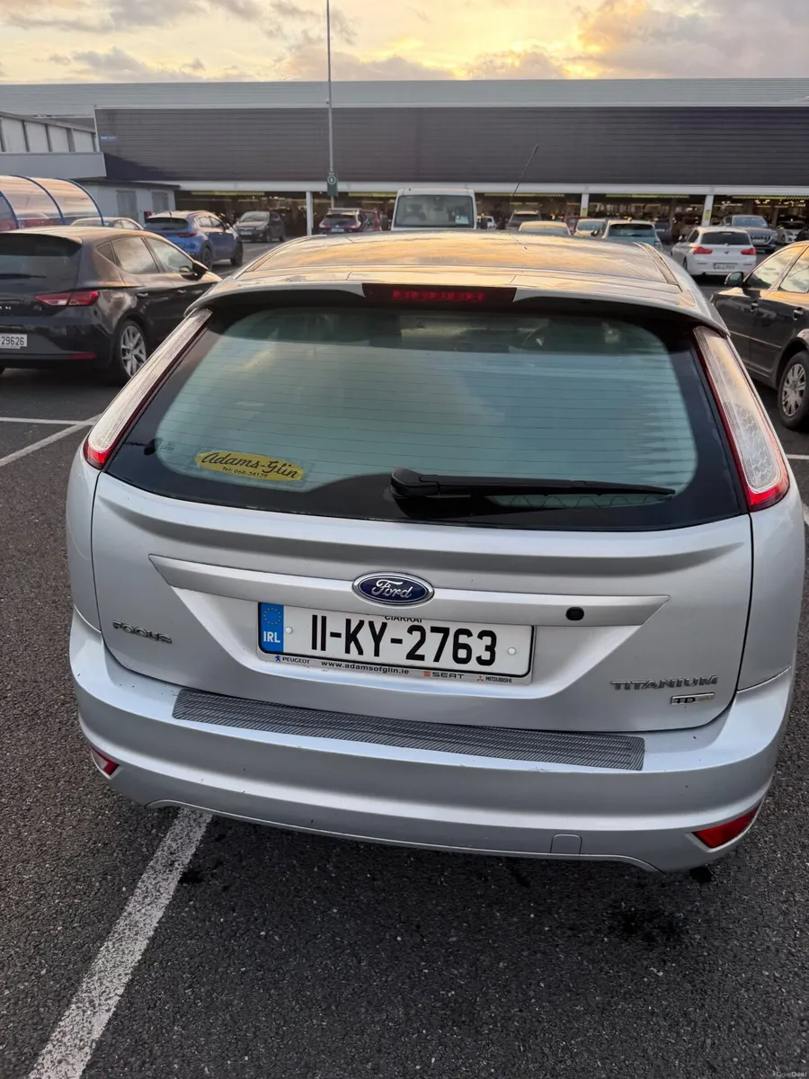 Ford Focus 2011 - Image 2