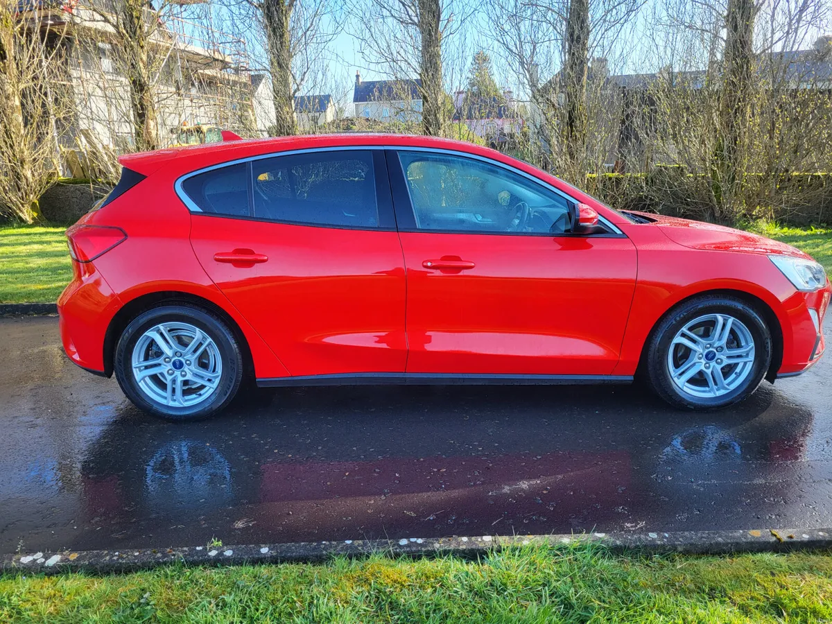 Ford Focus  TITANIUM 1.5 DIESEL - Image 2