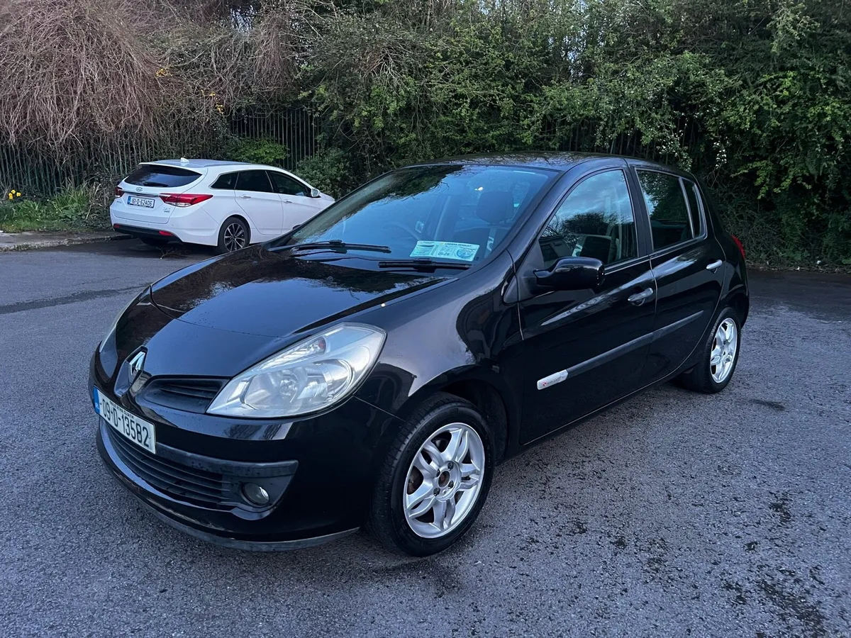 Renault Clio 2009 - Image 1
