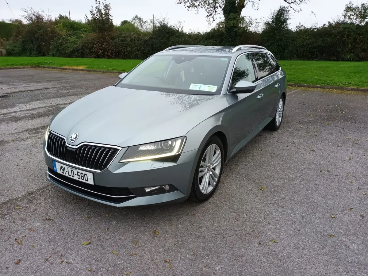 SKODA SUPERB ESTATE 2019 AUTO - Image 2