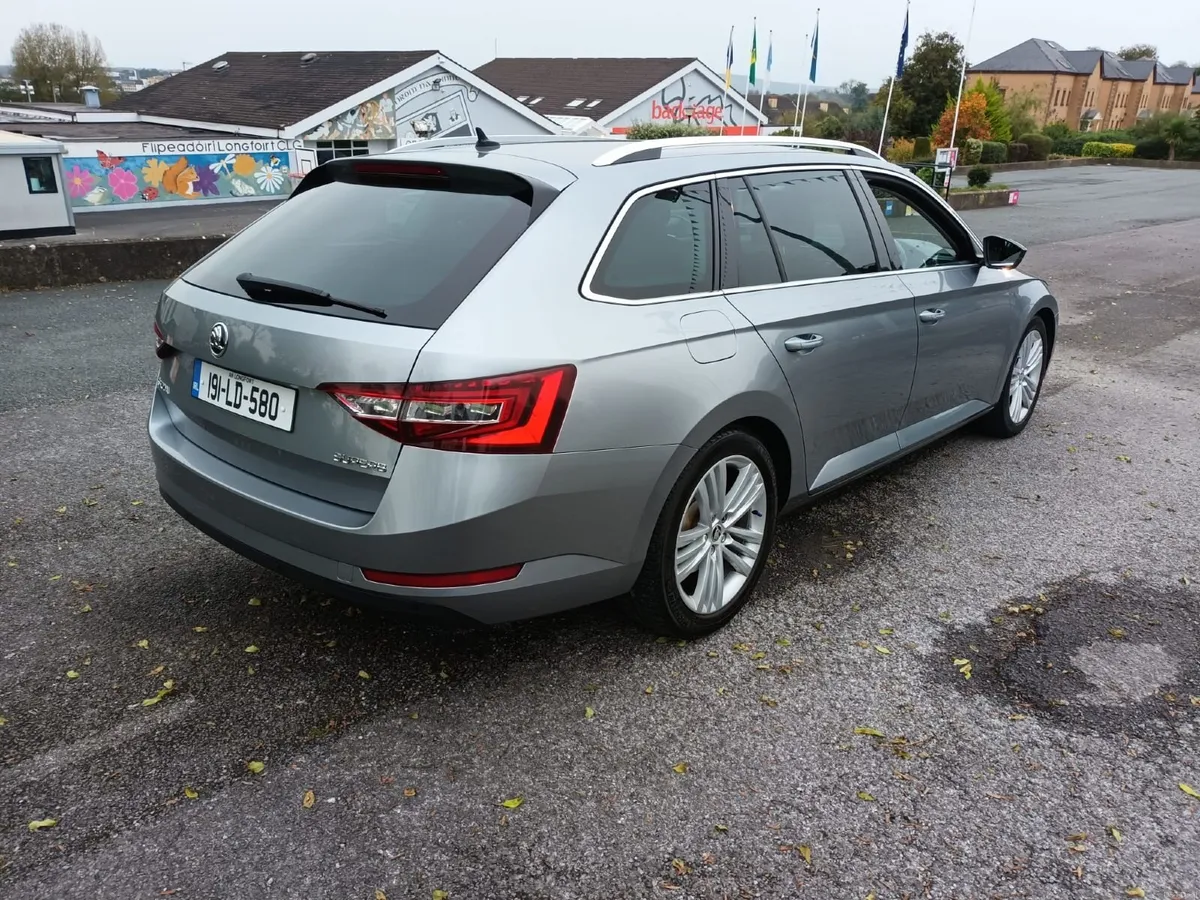 SKODA SUPERB ESTATE 2019 AUTO - Image 3