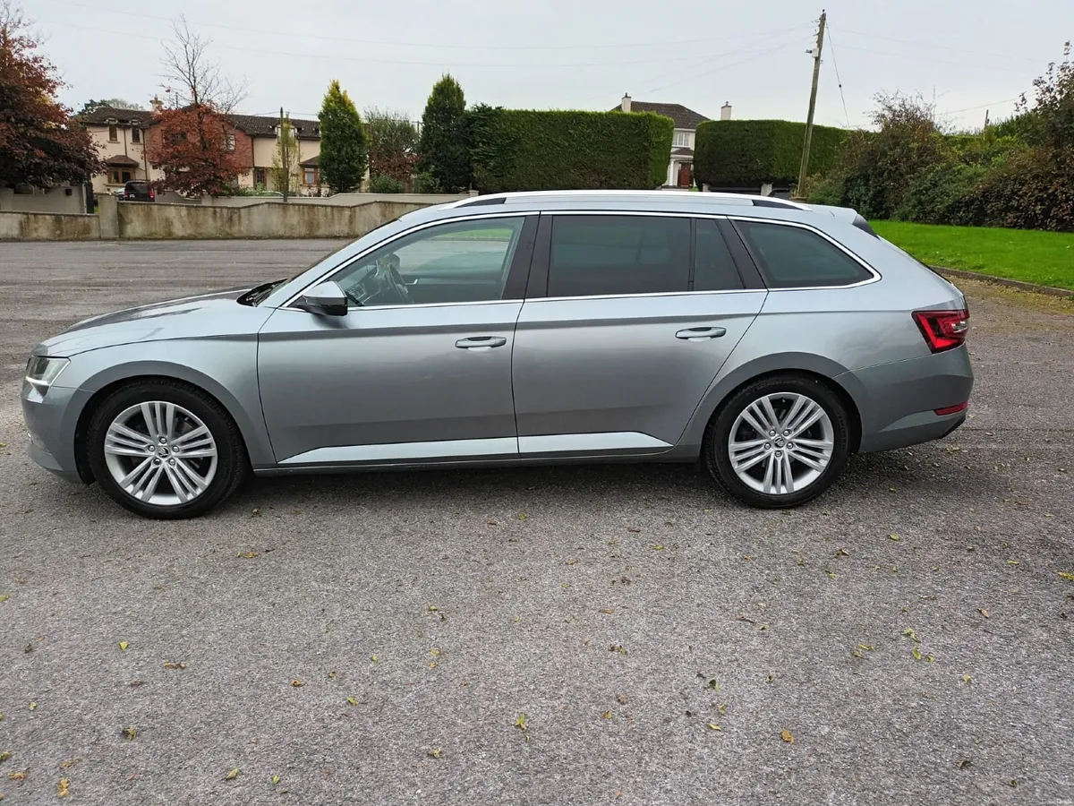SKODA SUPERB ESTATE 2019 AUTO - Image 5