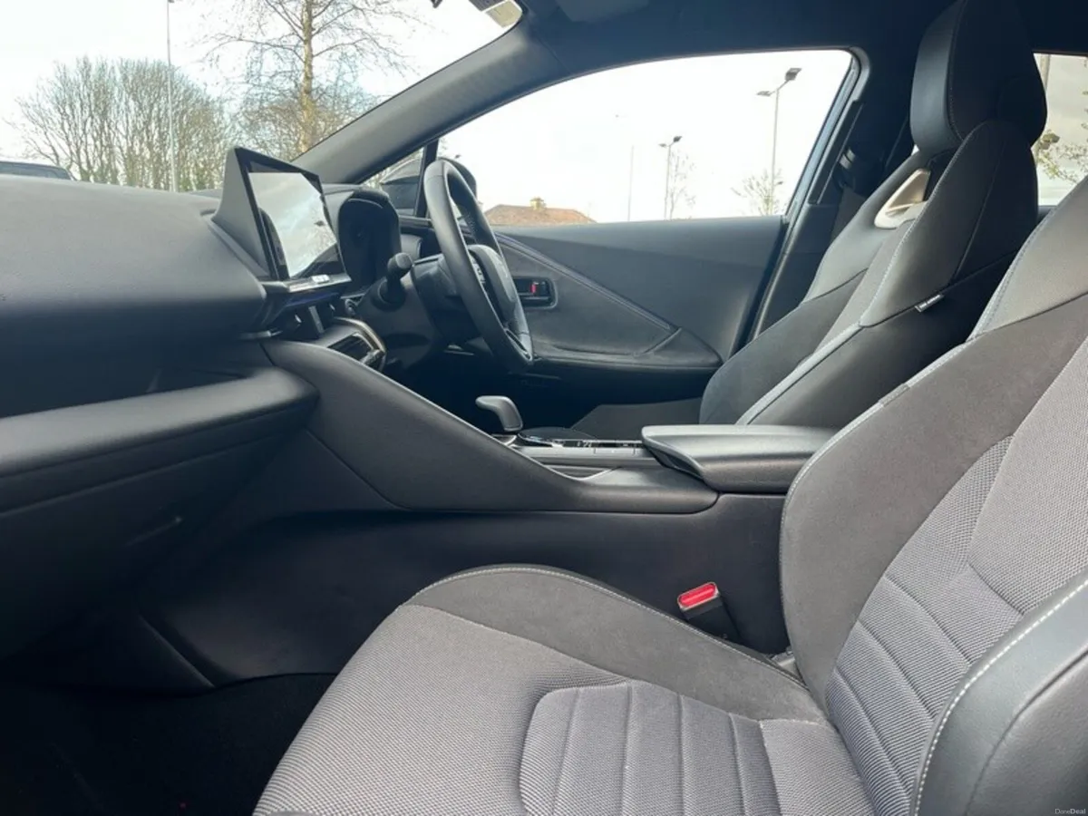 Toyota C-HR Hybrid Sol - Image 6
