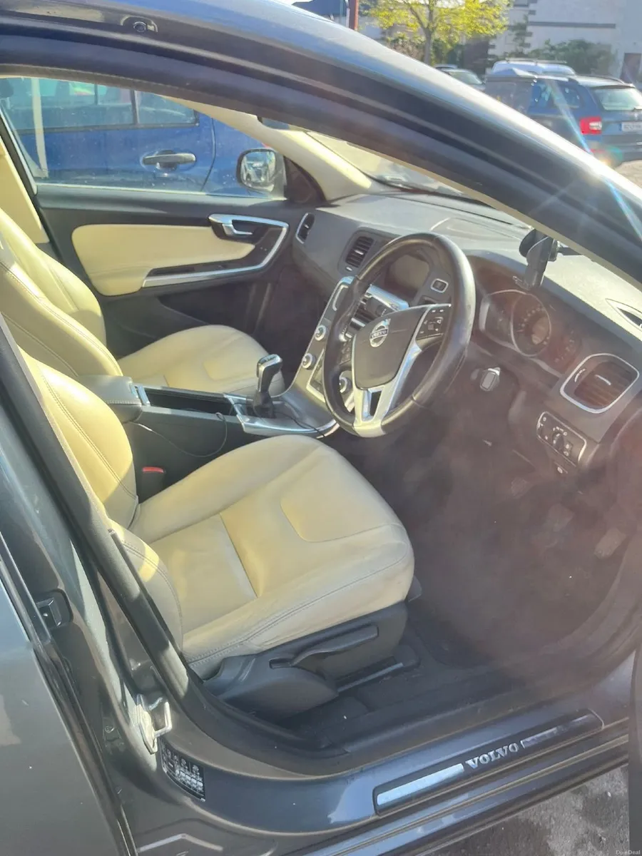 Volvo S60 2015 - Image 3