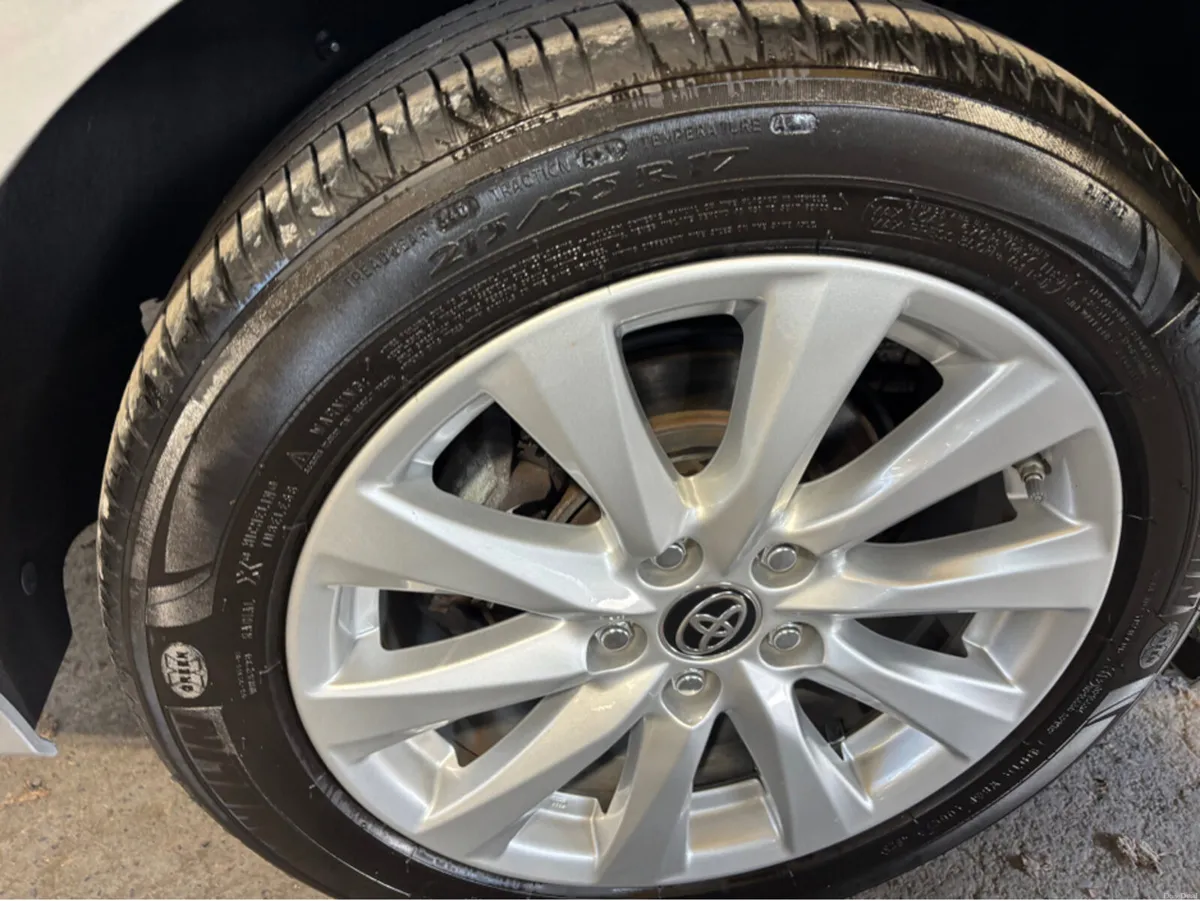 Toyota Camry 2.5  HEV 4DR Auto Self charging hybri - Image 2