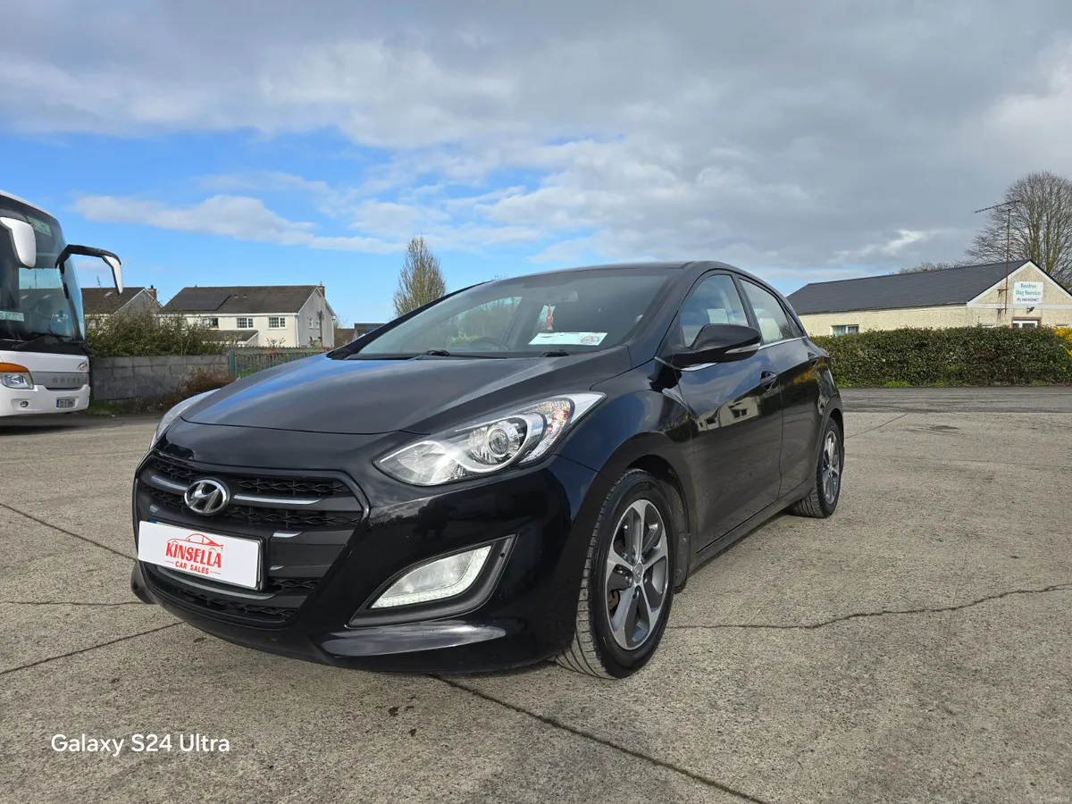 Hyundai i30  1.4 Petrol Deluxe - Image 1