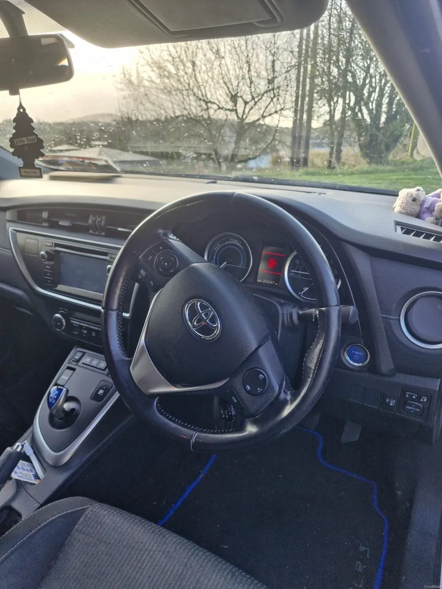 Toyota Auris Self Charging Hybrid - Image 2