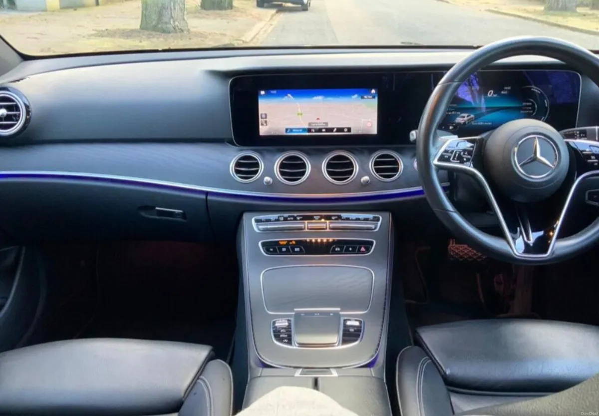 Mercedes-Benz E-Class 2022 - Image 2