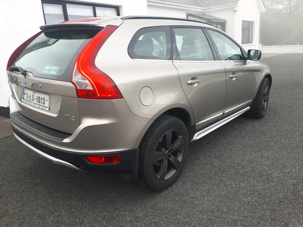 car volvo xc60 - Image 1