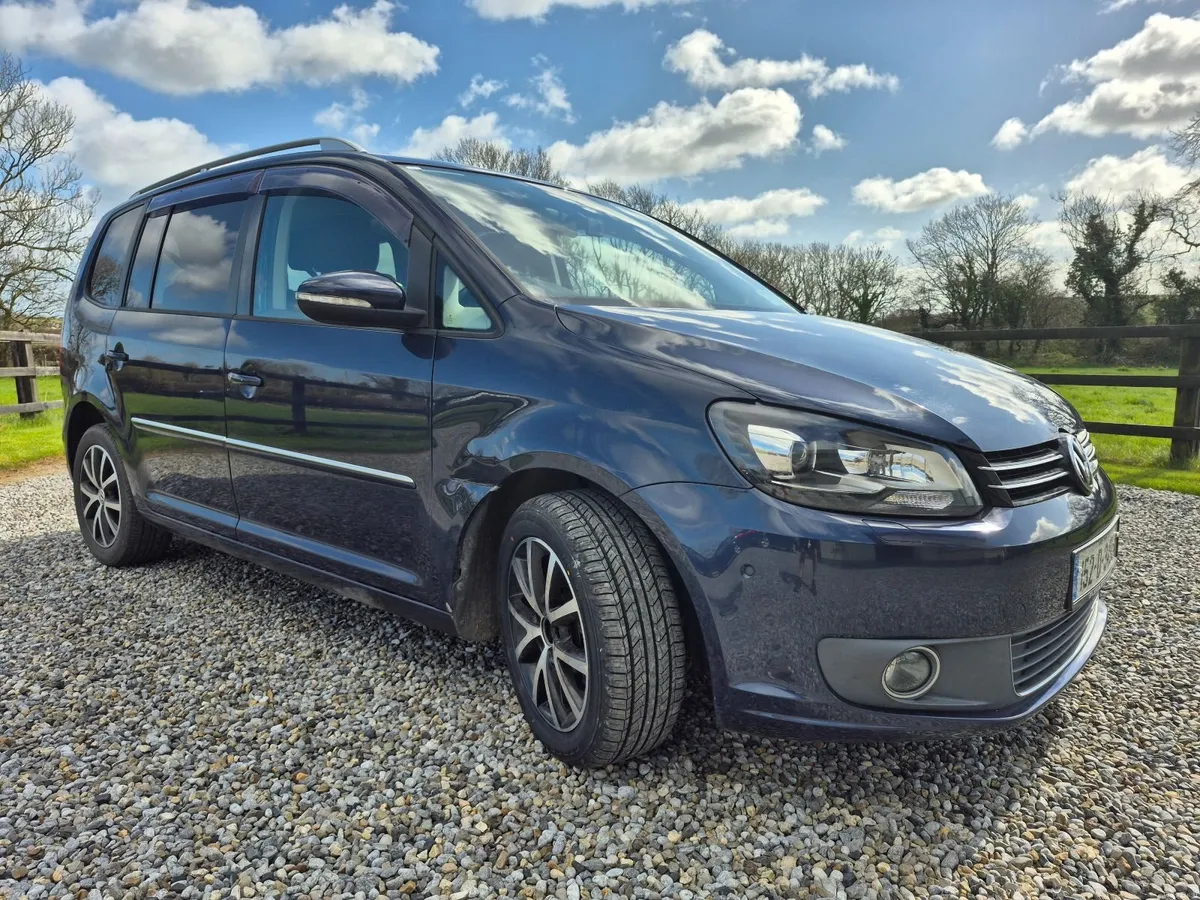 Volkswagen Touran 2015 - Image 2