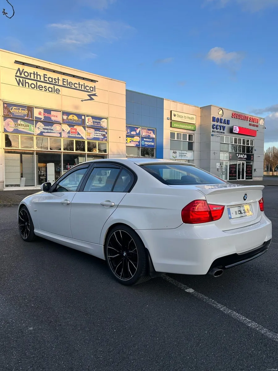 2011 BMW E90 320d - Image 2