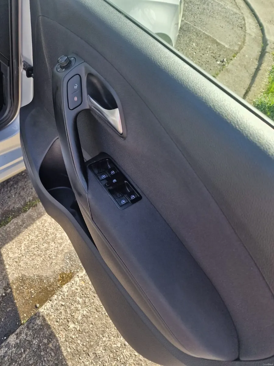 Volkswagen Polo 2011 - Image 4