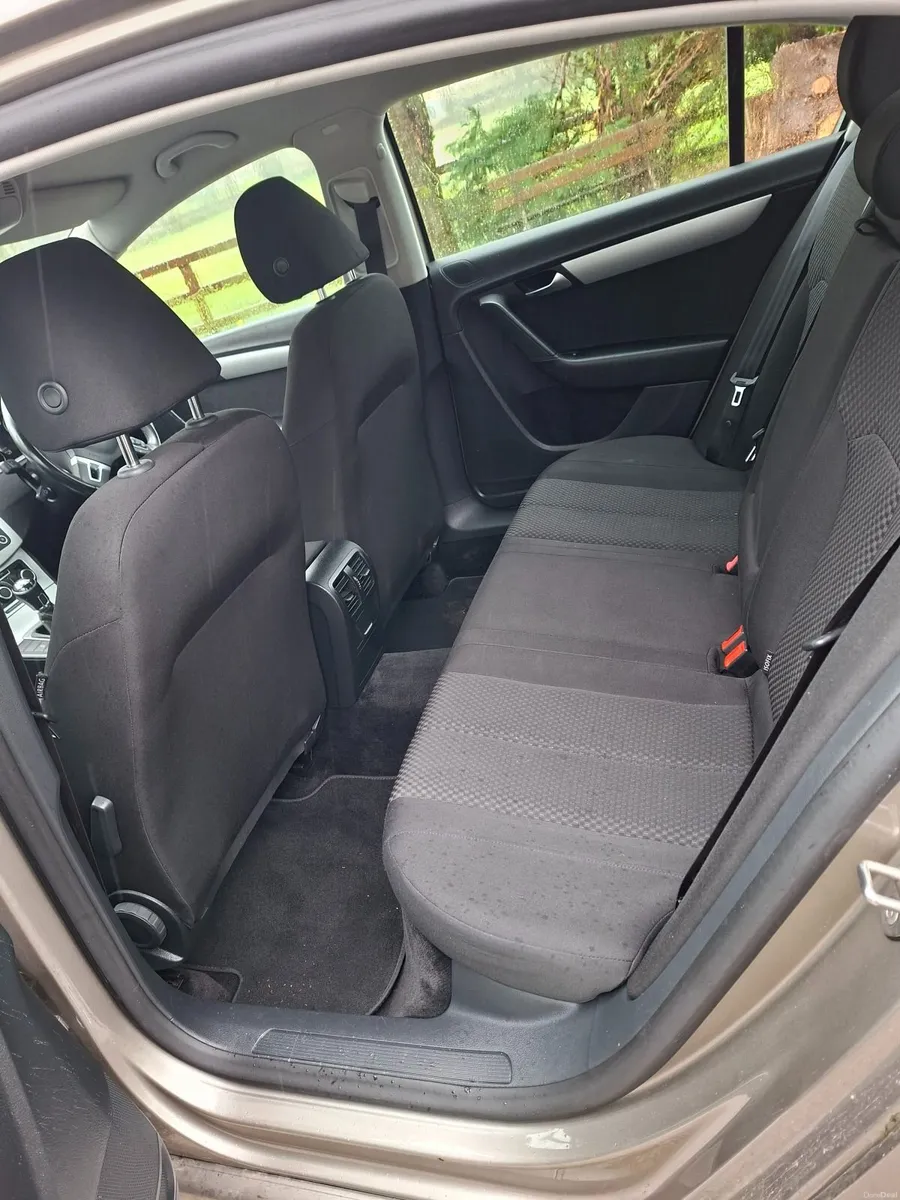 Volkswagen Passat 2012 - Image 3