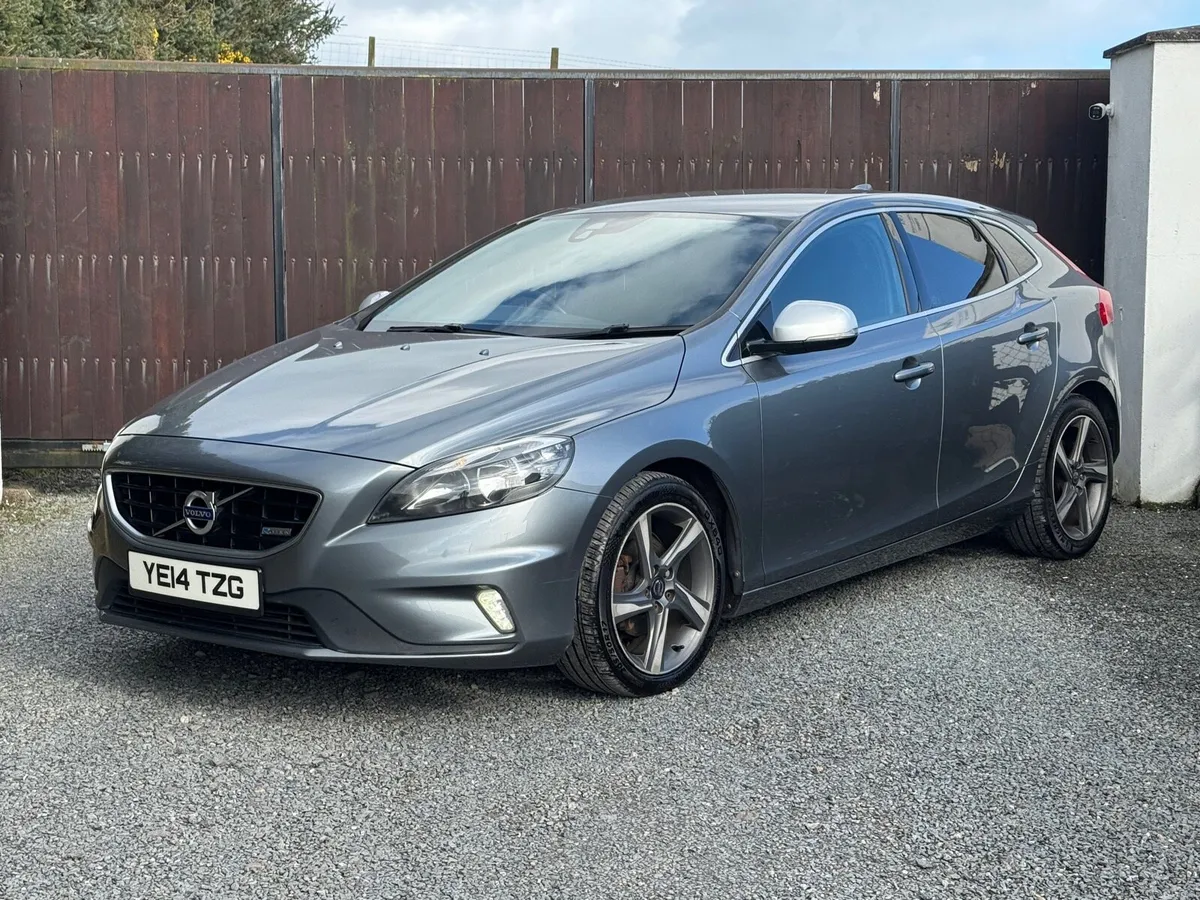 Volvo V40 D2 R DESIGN 5dr - Image 1