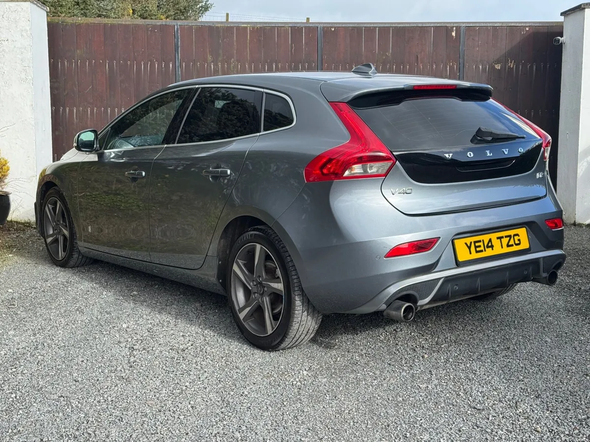 Volvo V40 D2 R DESIGN 5dr - Image 4