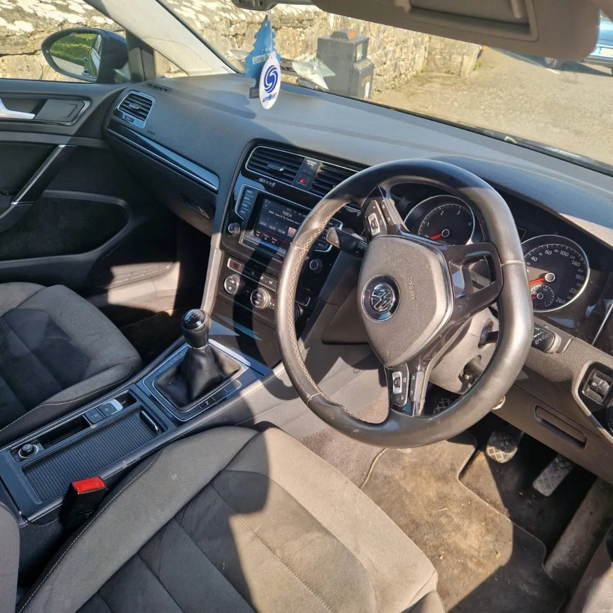 Volkswagen golf - Image 2