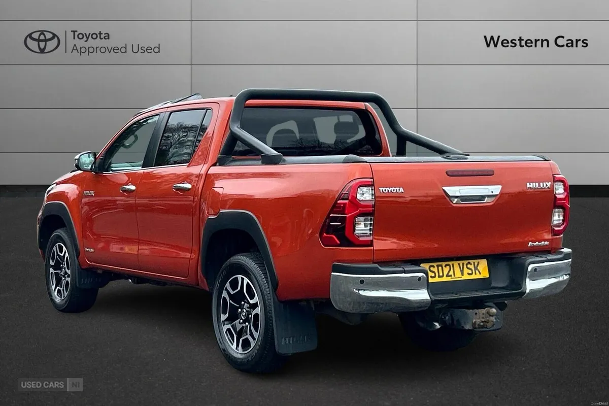 Toyota Hilux 2.8 D-4D Invincible Auto 4WD Euro 6 ( - Image 4