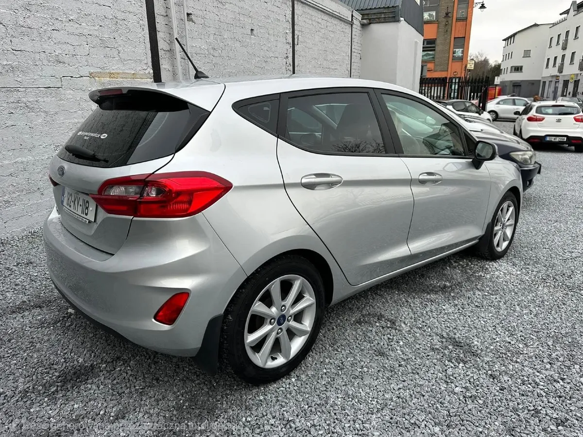 2018 (182) Ford Fiesta Zetec 1.1 70PS 1 Year Tax ! - Image 3