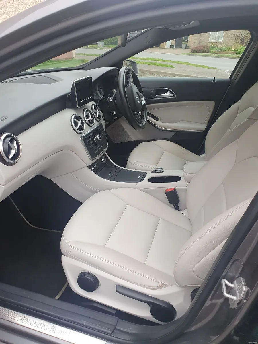 Mercedes-Benz A-Class 2015 - Image 4