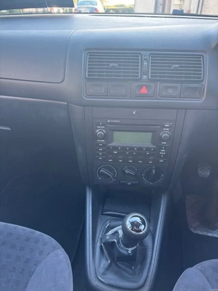 Volkswagen Golf 2003 - Image 4