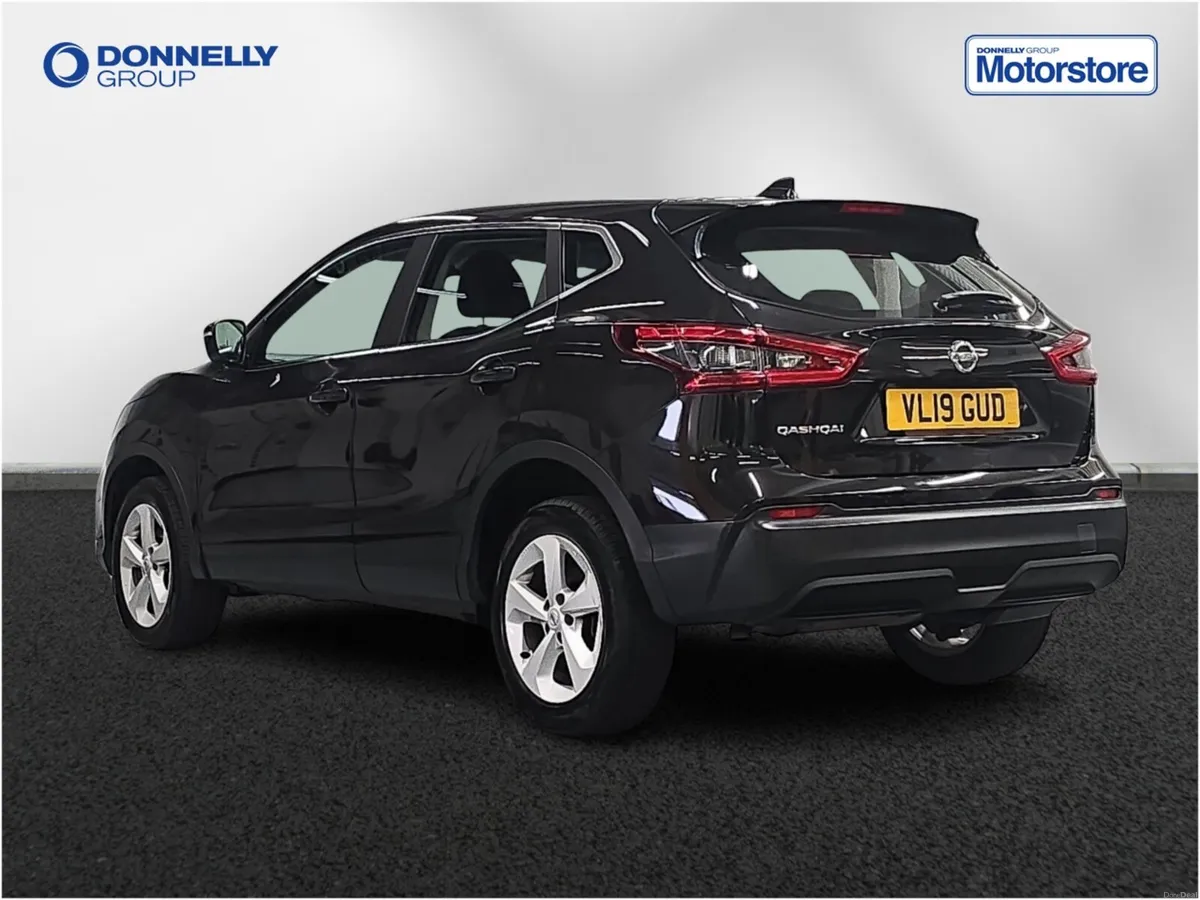 Nissan Qashqai Diesel Hatchback Acenta Premium - Image 2