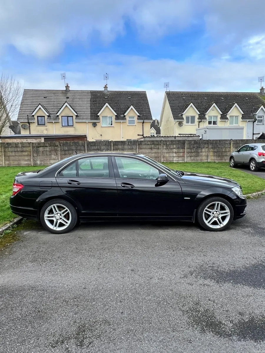 Mercedes-Benz W204 C220 - Image 2