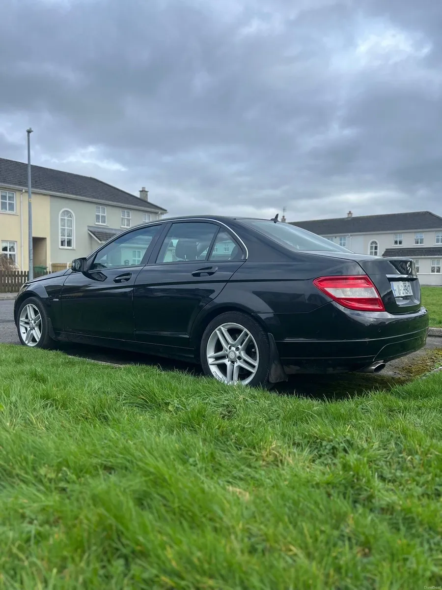 Mercedes-Benz W204 C220 - Image 4