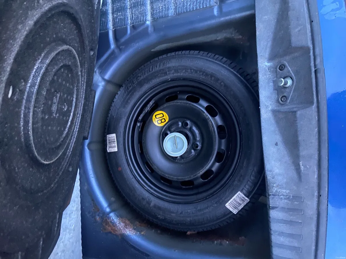 NEW NCT LOW MILEAGE FORD FIESTA - Image 4