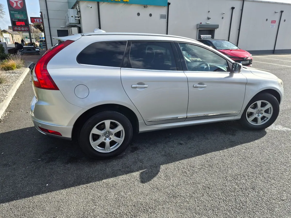 2014 VOLVO XC60* R-DESIGN* D4 *LEATHER*SAT NAV* - Image 2