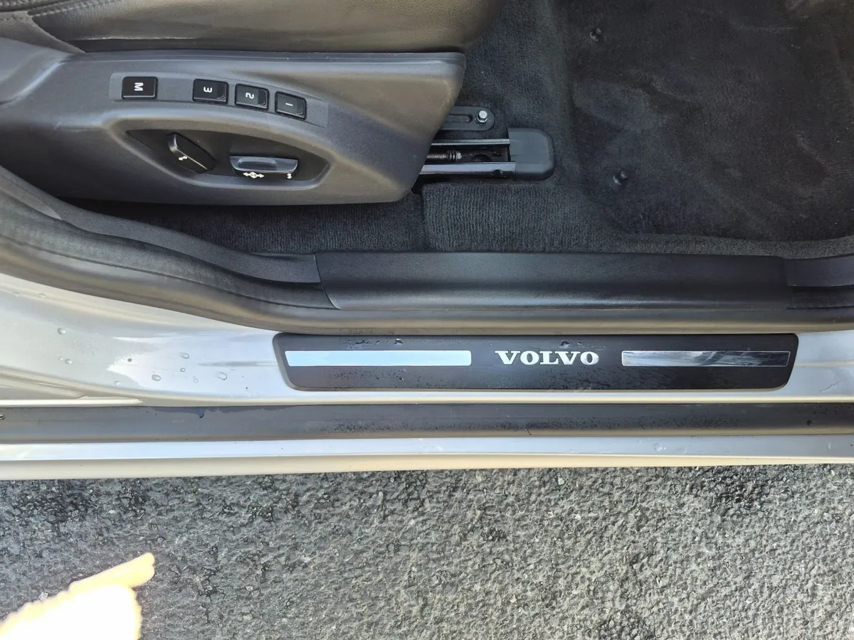 2014 VOLVO XC60* R-DESIGN* D4 *LEATHER*SAT NAV* - Image 4