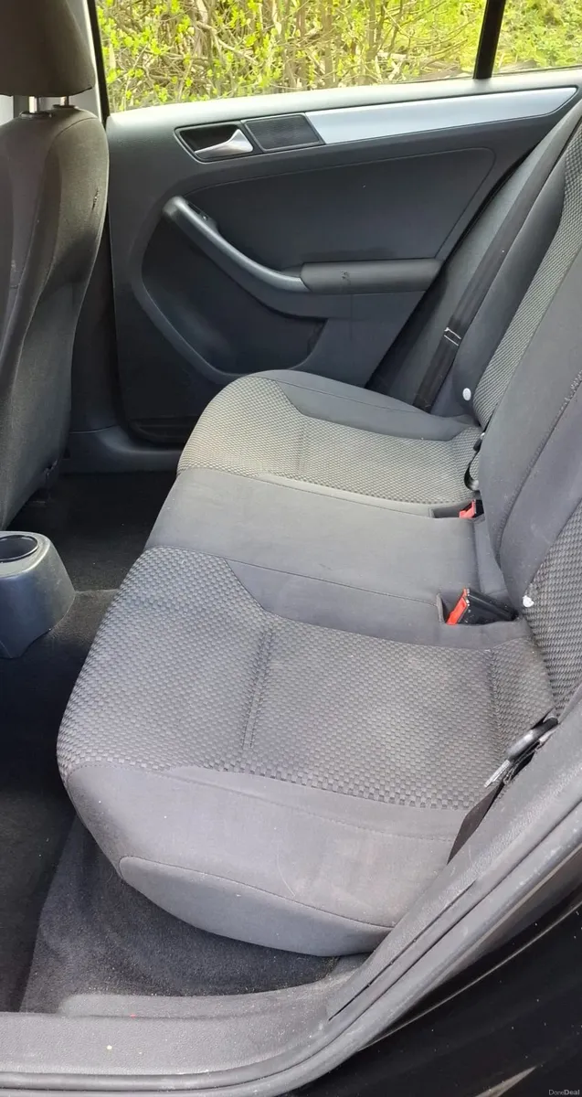 12 Volkswagen Jetta ,   1.6 Diesel - Image 2