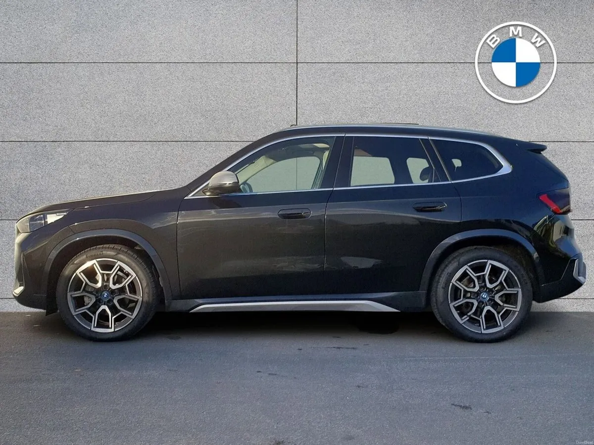 BMW iX1 eDrive20 xLine - Image 3