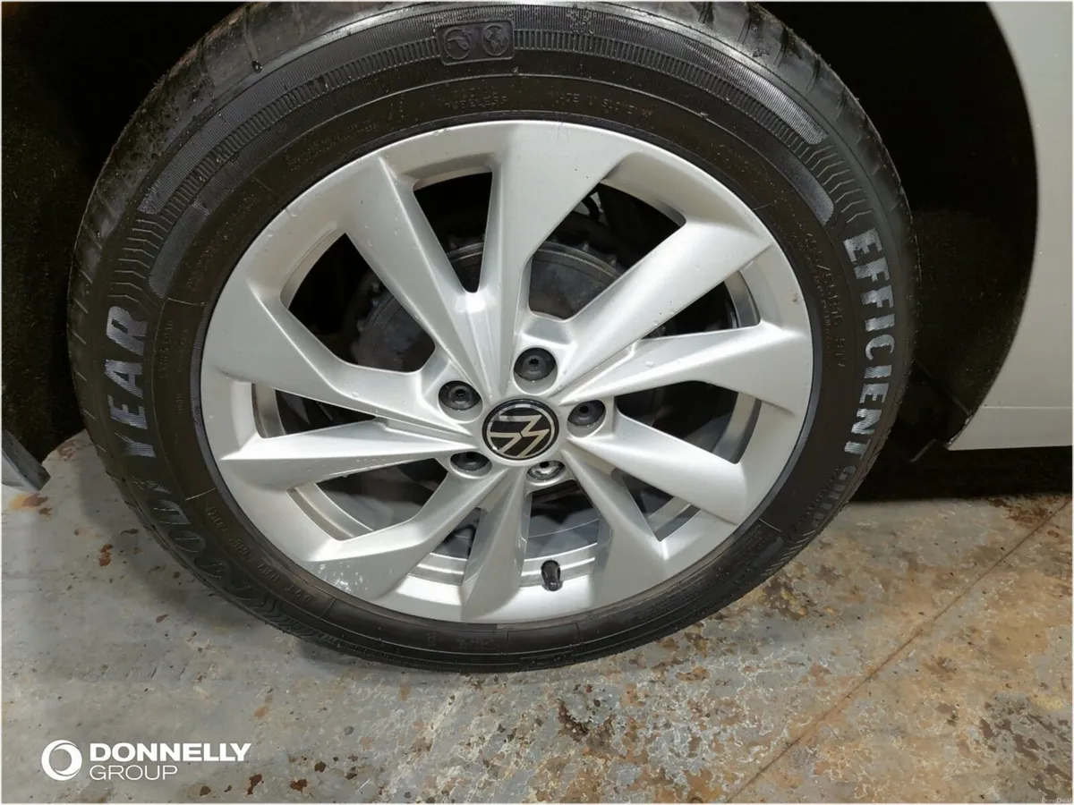 Volkswagen Polo Hatchback Style - Image 4