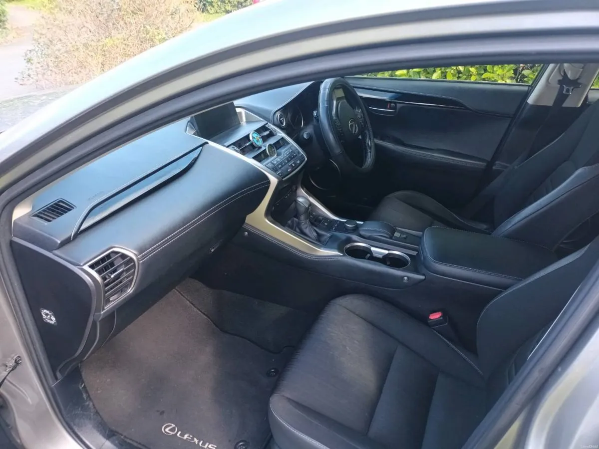 Lexus nx300h - Image 4