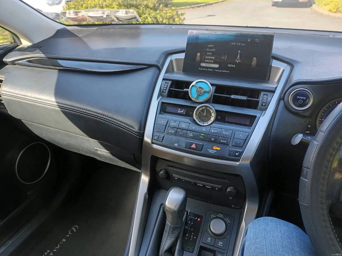 Lexus nx300h - Image 2