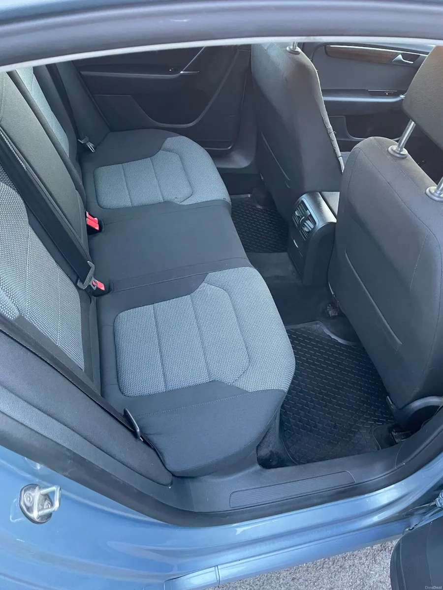 Volkswagen Passat 2011 - Image 4