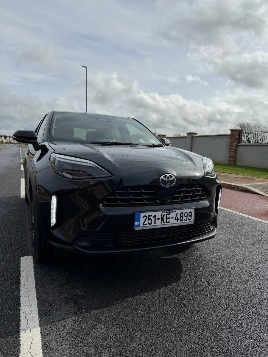 251 Toyota Yaris Cross Hybrid *Mega Spec* - Image 2