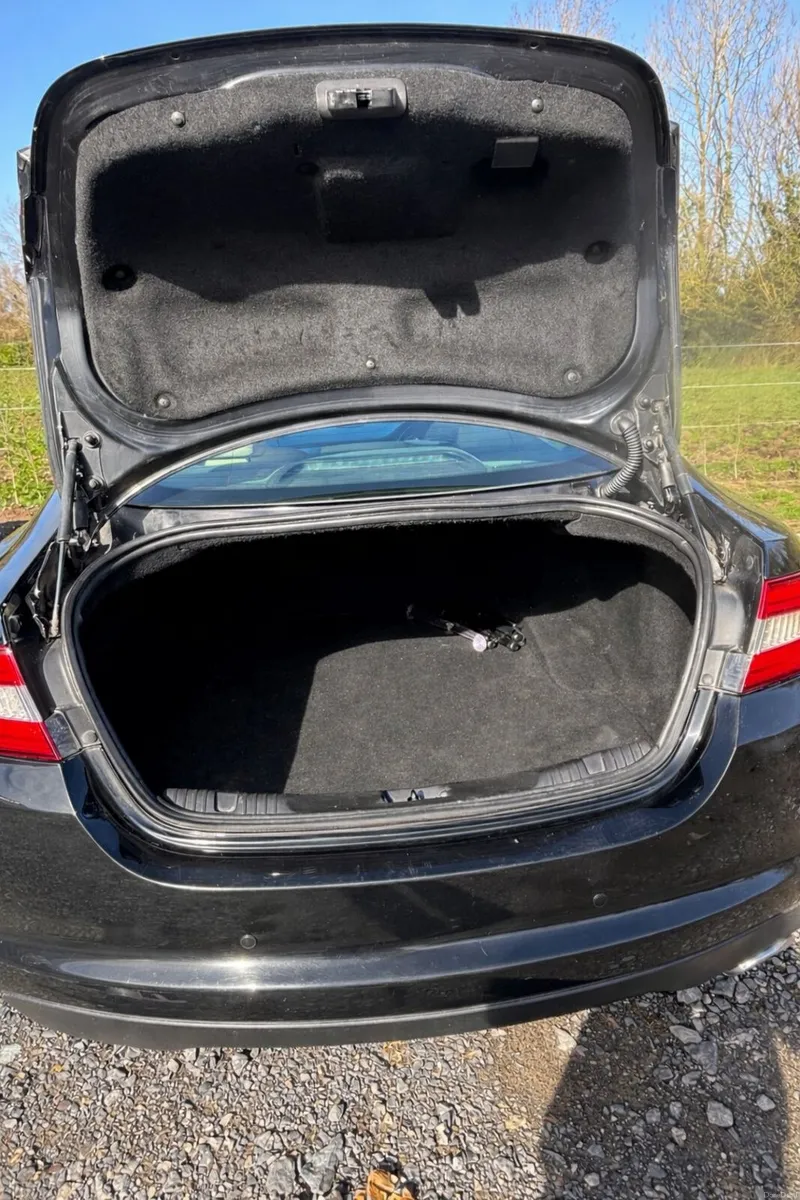 Jaguar XF 2012 - Image 3