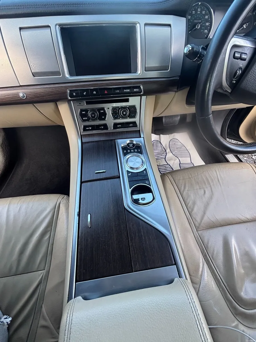 Jaguar XF 2012 - Image 4