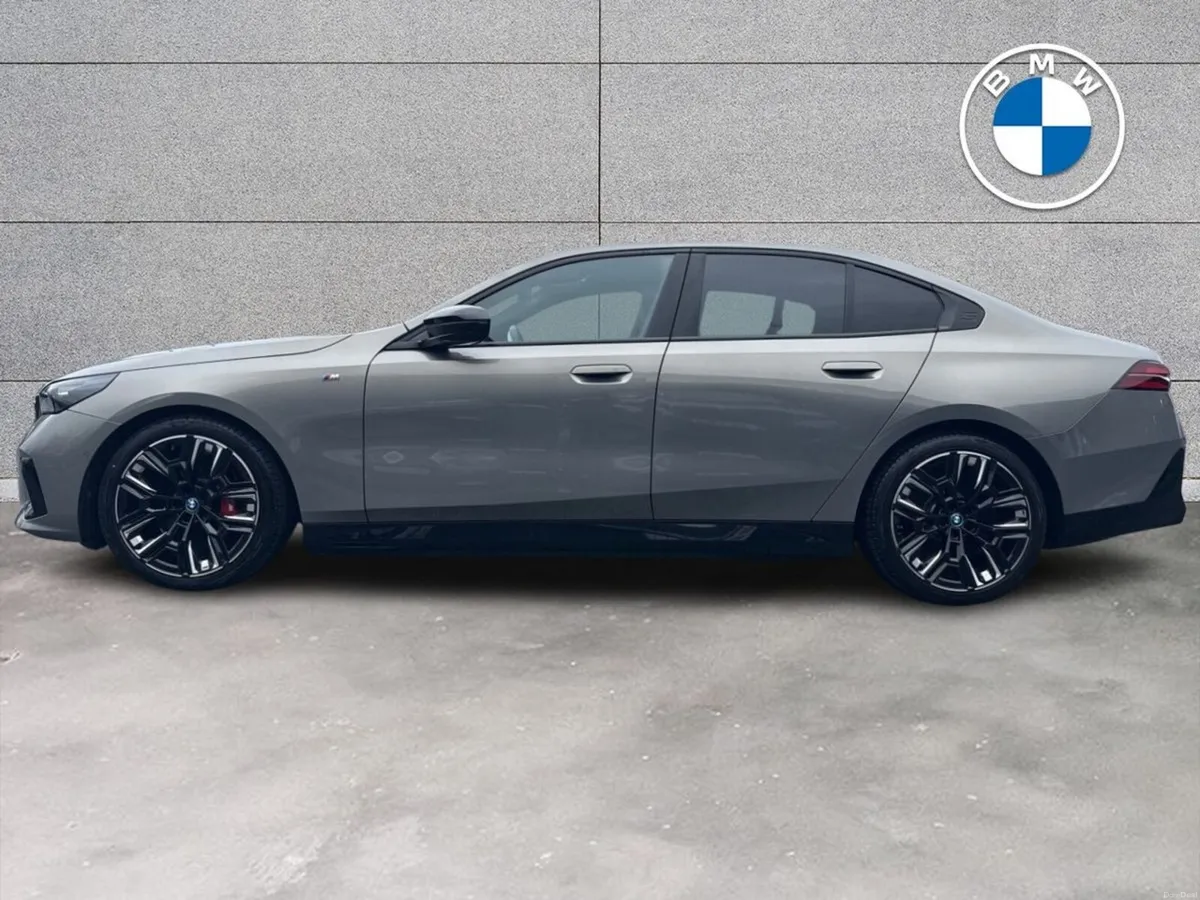 BMW i5 M60 Saloon - Image 4