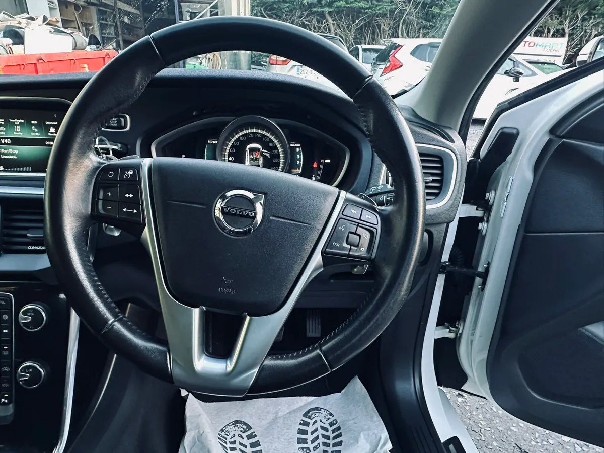 VOLVO V40 2017 2.0DIESEL D4 EDITION - Image 4