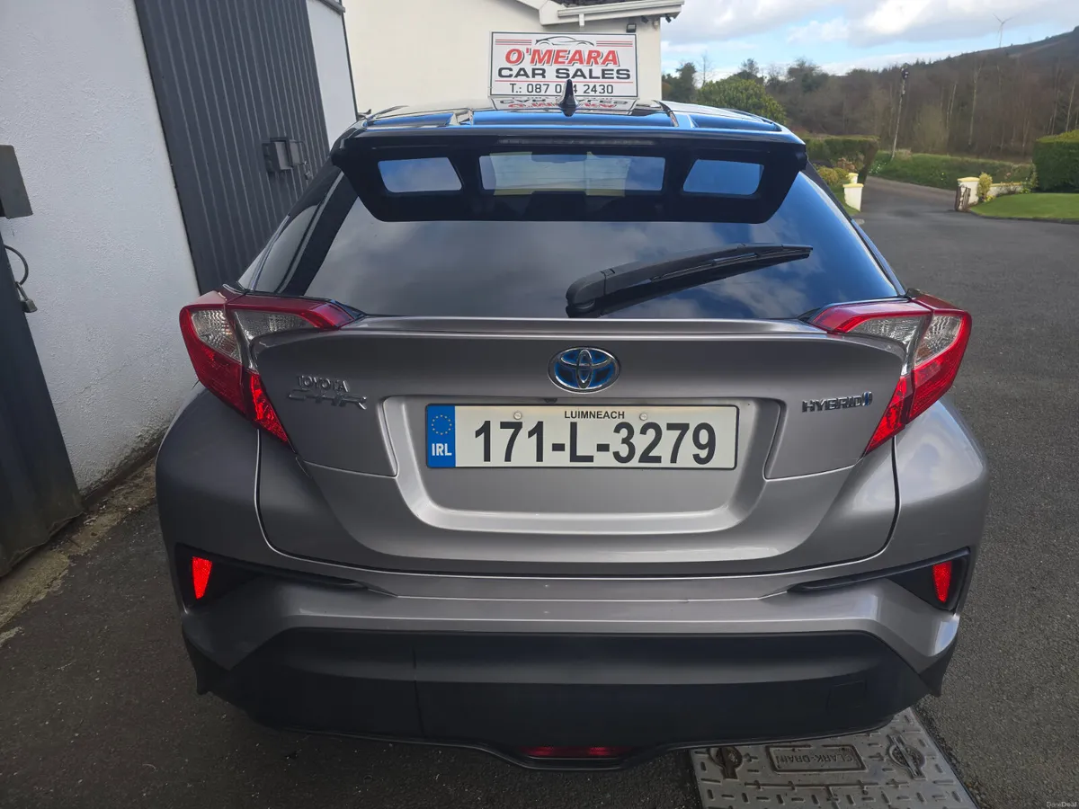 2017 Toyota C-HR Hybrid Luna Sport - Image 5