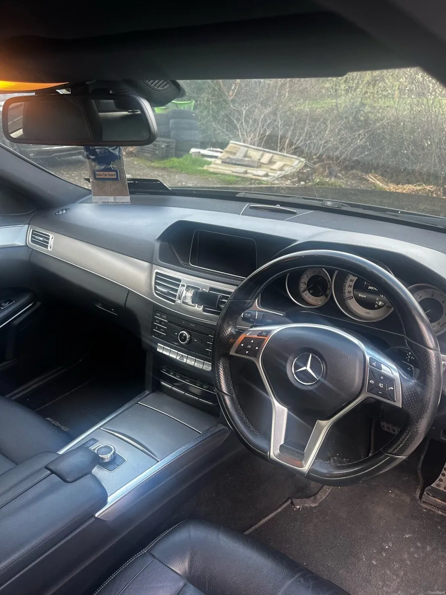 Mercedes Benz e220 amg night edition - Image 2