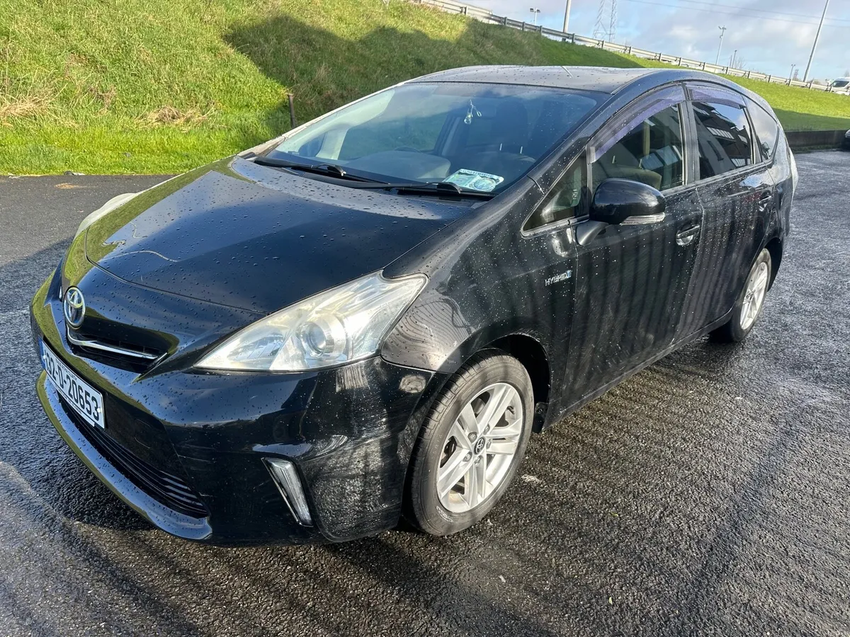 Toyota Prius Alpha 2013 - Image 1